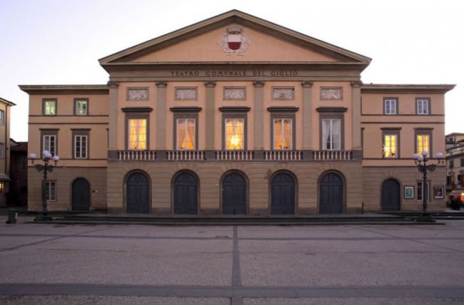 Lucca, il Teatro del Giglio seleziona 60 maschere 1