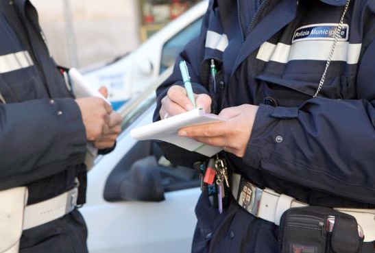 8 Agenti di polizia municipale a Prato 1