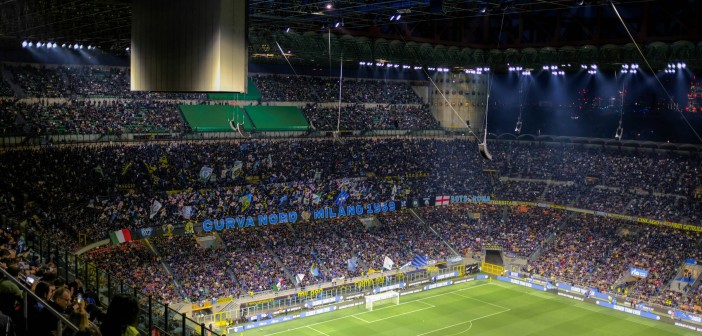 Lavora come steward per le partite del Milan